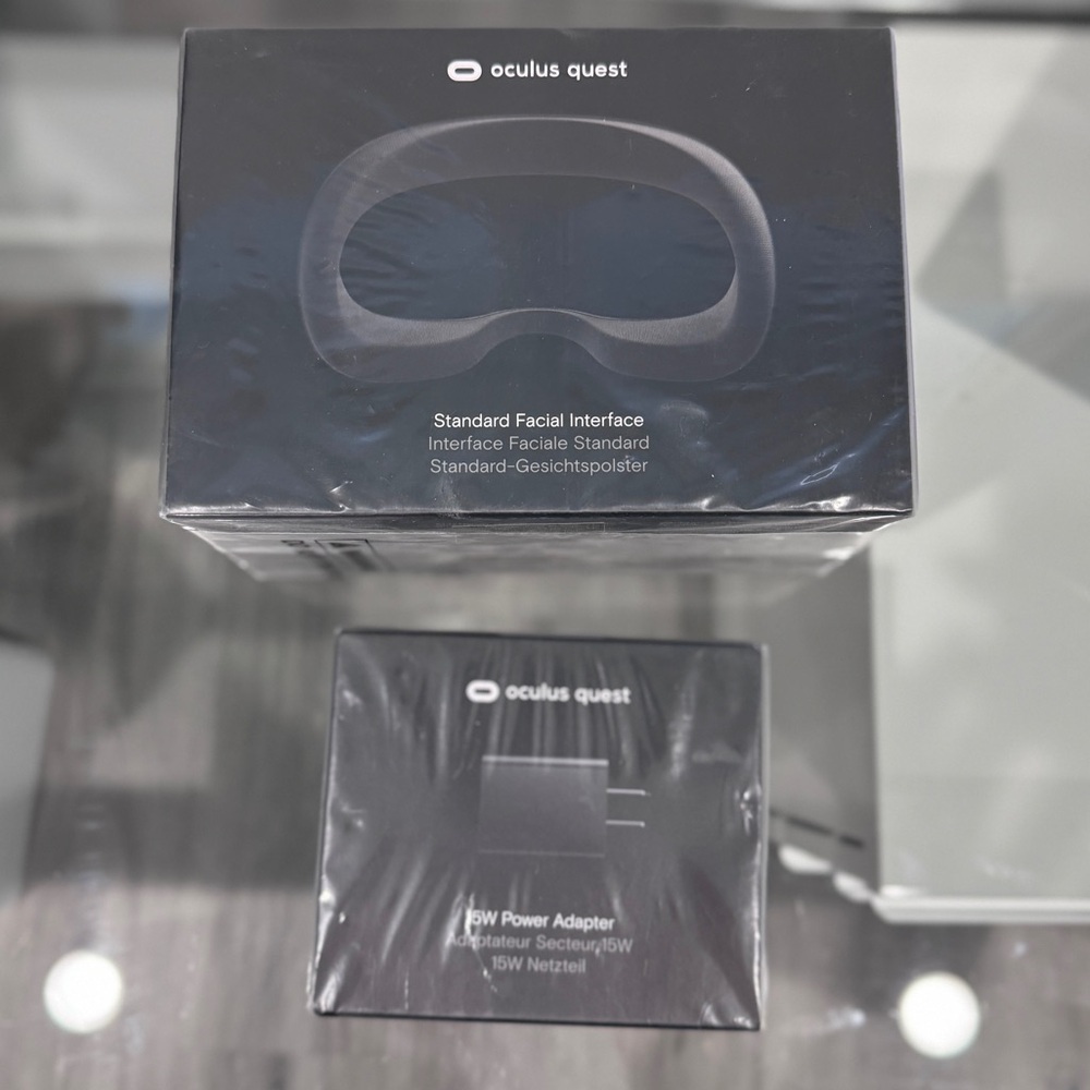 Oculus Quest Standard Facial Interface and 15W Power Adapter